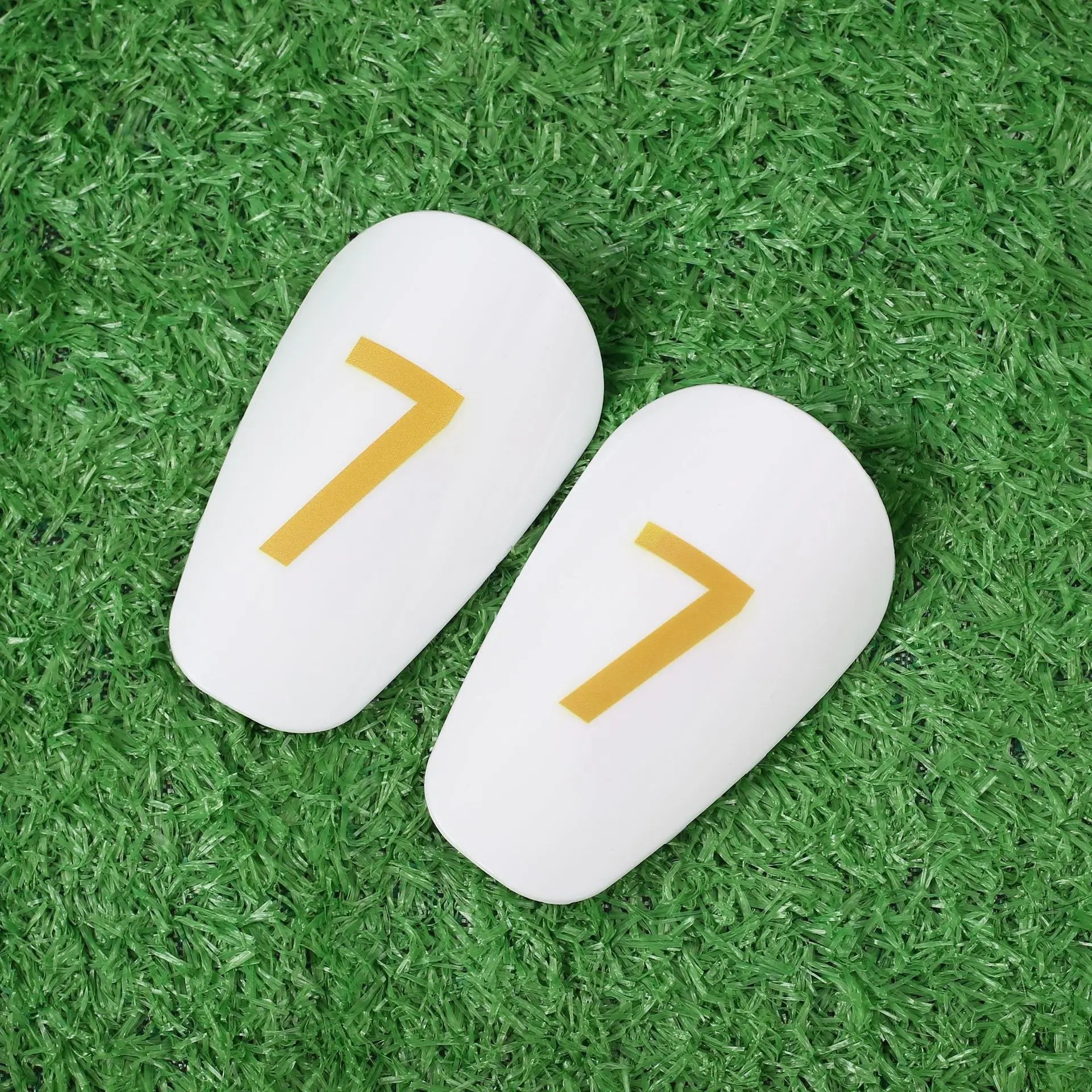 1/6 Pair M/L Size Soccer Shin Guards Personalized Graffiti Trendy Style for Adult and Youth Match Training