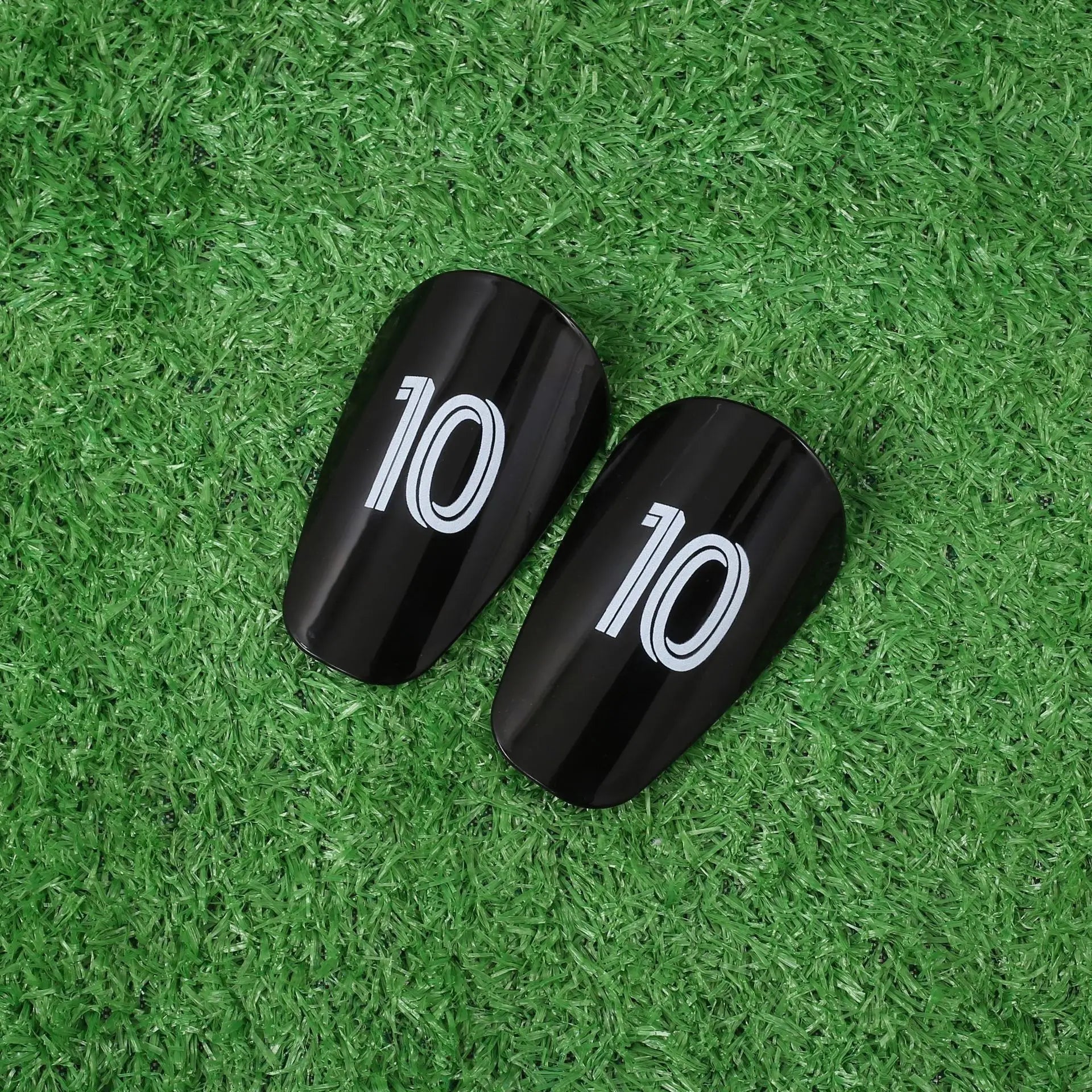 1/6 Pair M/L Size Soccer Shin Guards Personalized Graffiti Trendy Style for Adult and Youth Match Training
